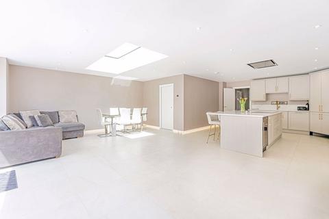 undefined, Devitt Close, Ashtead KT21