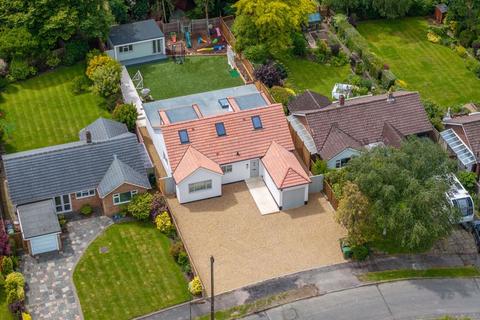 8 Devitt Close, Ashtead, KT21 1JS