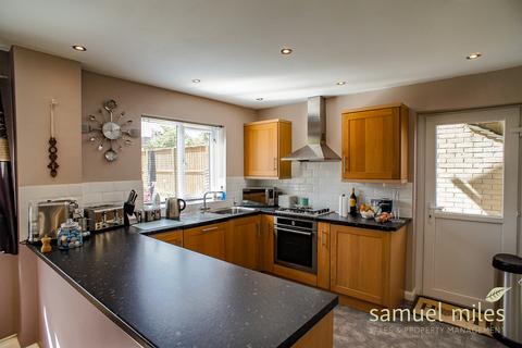 1 Chudleigh, Freshbrook, Swindon, SN5 8NQ