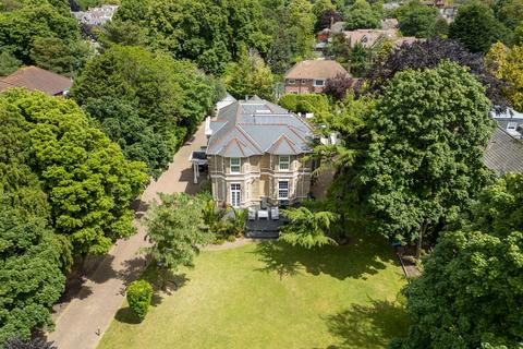 10 bedroom house to rent, Dean Park Road, Bournemouth,