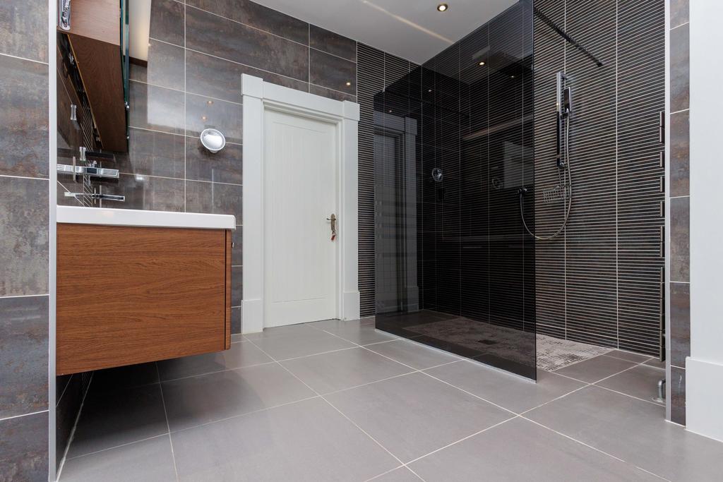 Master Ensuite