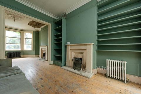 144 Bathurst Gardens, London, NW10 5HX