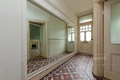 144 Bathurst Gardens, London, NW10 5HX