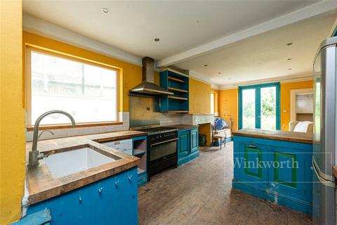144 Bathurst Gardens, London, NW10 5HX