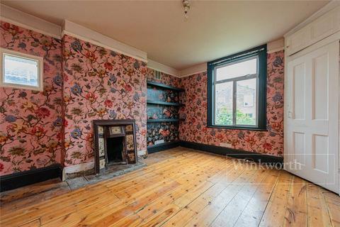 144 Bathurst Gardens, London, NW10 5HX