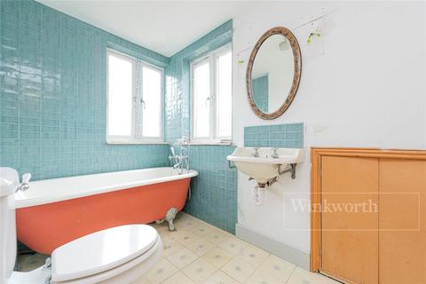 144 Bathurst Gardens, London, NW10 5HX