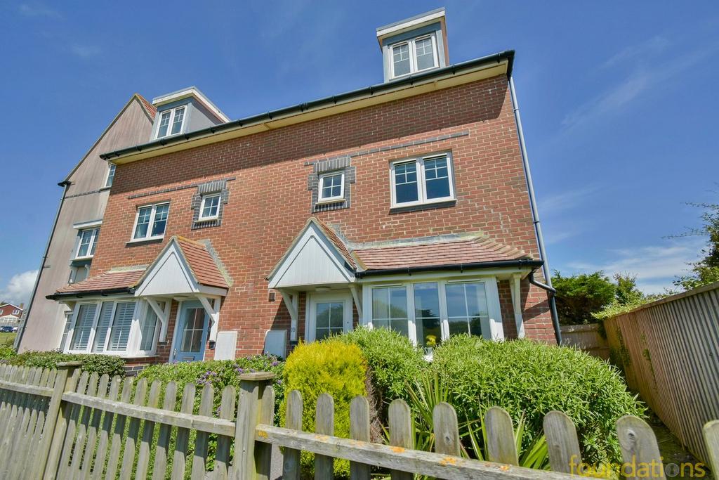 Northcliffe, BexhillonSea, TN40 4 bed end of terrace house for sale