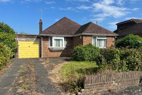 2 bedroom bungalow for sale, Saxon Road, Steyning, West Sussex, BN44 3FP