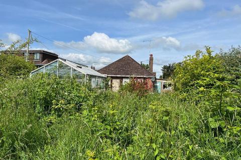 2 bedroom bungalow for sale, Saxon Road, Steyning, West Sussex, BN44 3FP