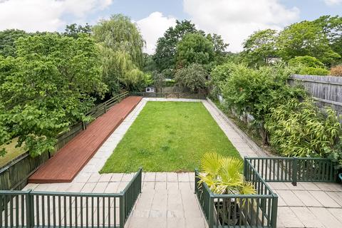40 Downsview Road, London, SE19 3XB