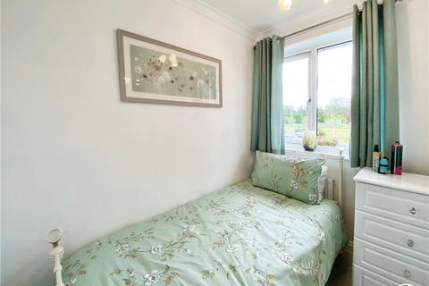3 Coombe Road, Yateley, GU46 7RA