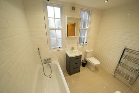 1 bedroom flat to rent, High Street, Christchurch