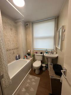 Studio to rent, High Road, London