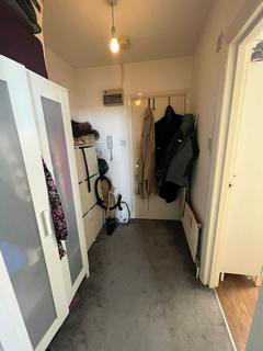 Studio to rent, High Road, London