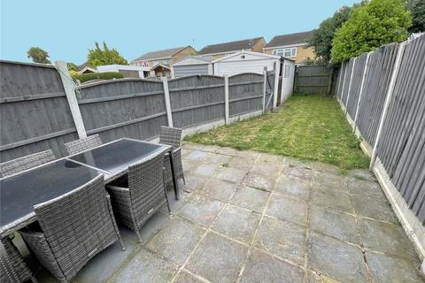 8 Bramleys, Stanford-le-hope, SS17 8AE