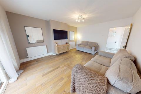 8 Bramleys, Stanford-le-hope, SS17 8AE