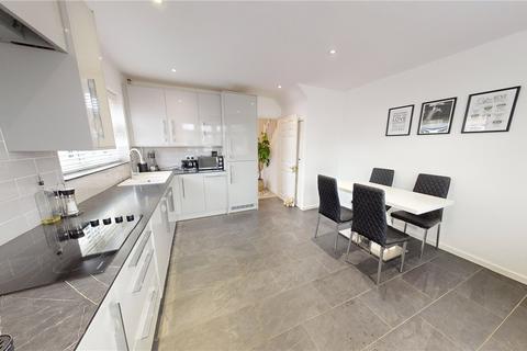 8 Bramleys, Stanford-le-hope, SS17 8AE