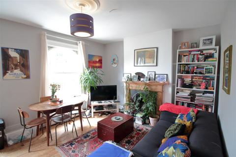 2 bedroom flat to rent, Mayall Road, London SE24