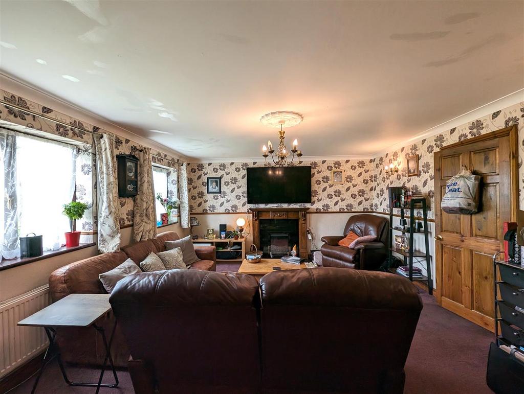 Osgodby Lane, Scarborough 4 bed detached house for sale £320,000