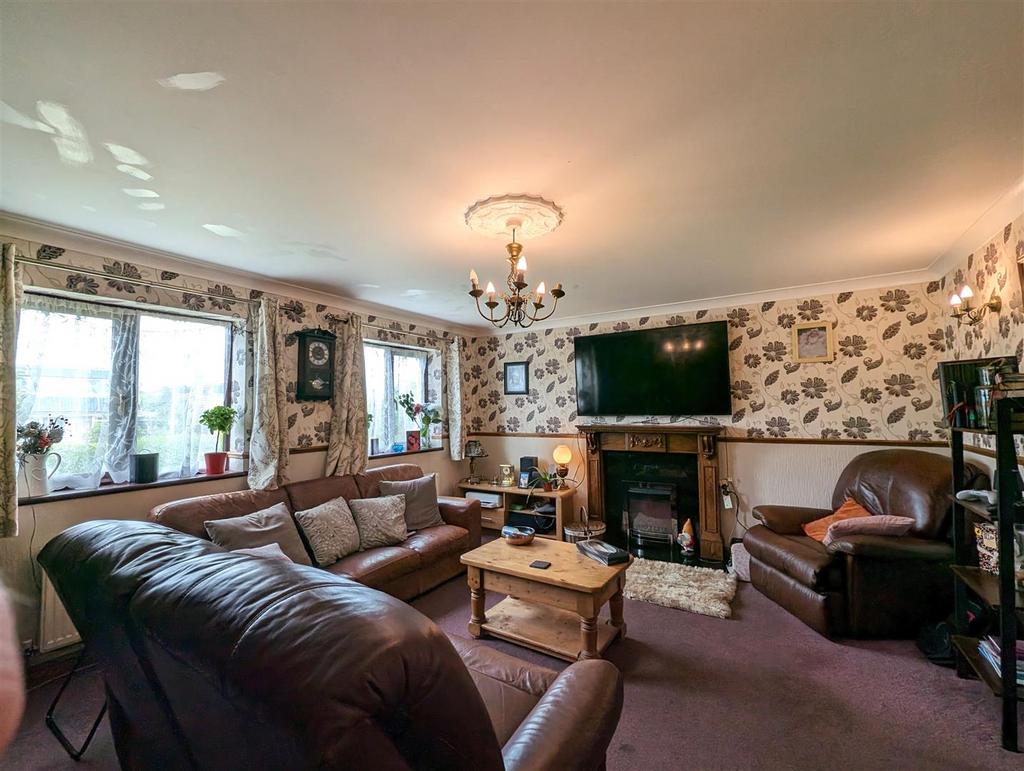 Osgodby Lane, Scarborough 4 bed detached house for sale £320,000