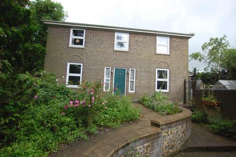3 bedroom detached house to rent, Hemblington Road, Strumpshaw, Norwich