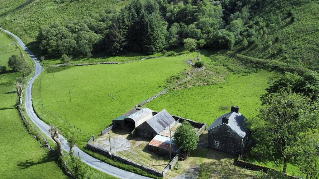 Further leanto buildings