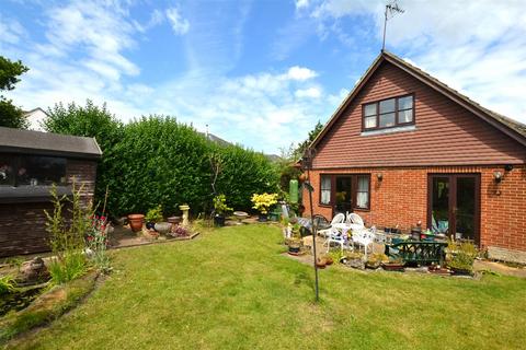 3 bedroom detached house for sale, Clarence Road, Fleet GU51