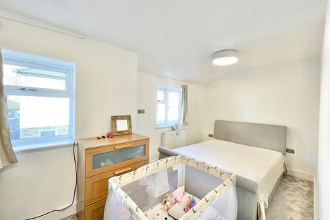 2 bedroom semi-detached house for sale, Lea Bridge Road, London E10