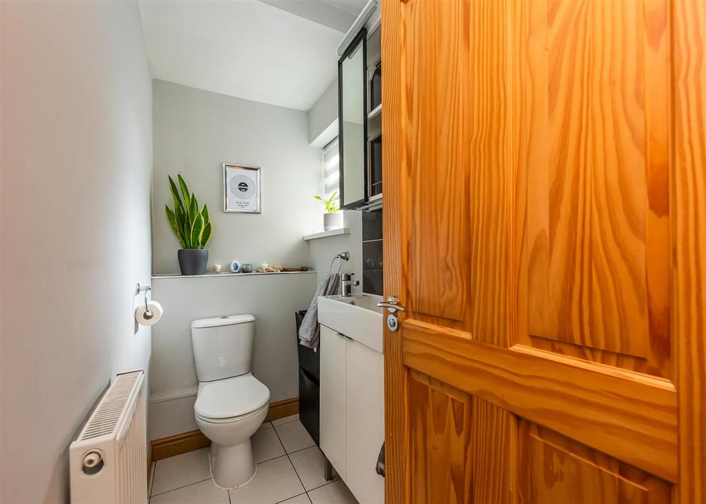 9a Mount Road-Bathroom2.jpg