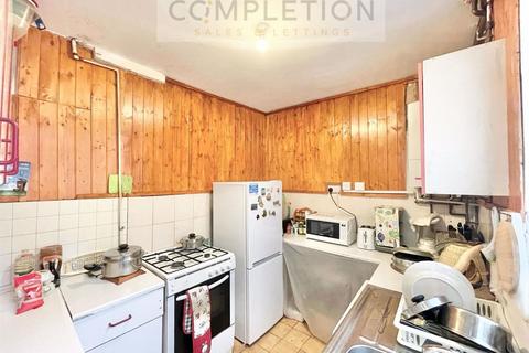 2 bedroom terraced house for sale, Colville Road, London E17