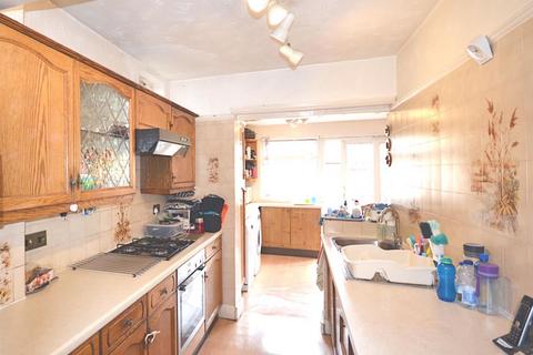 19 Oxford Close, London, N9 0NB