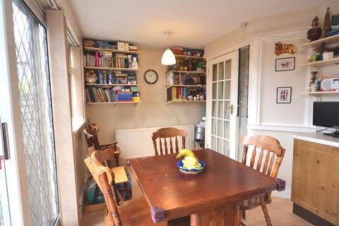 19 Oxford Close, London, N9 0NB