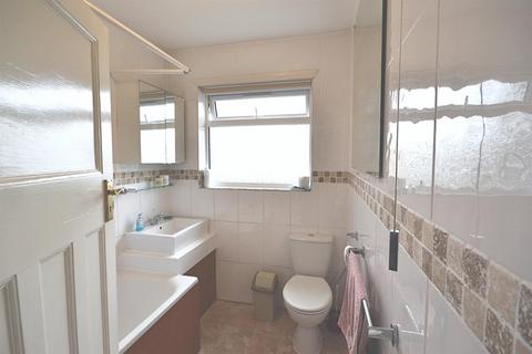 19 Oxford Close, London, N9 0NB