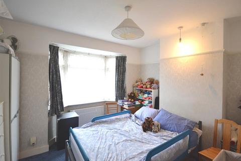 19 Oxford Close, London, N9 0NB