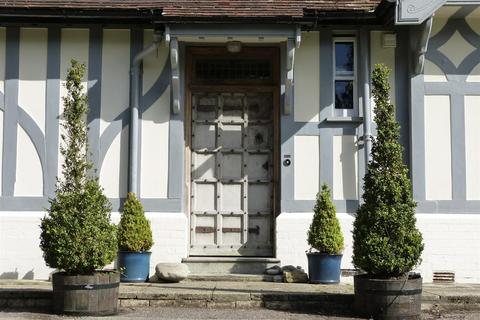 6 bedroom detached house for sale, Lyme Road, Axminster