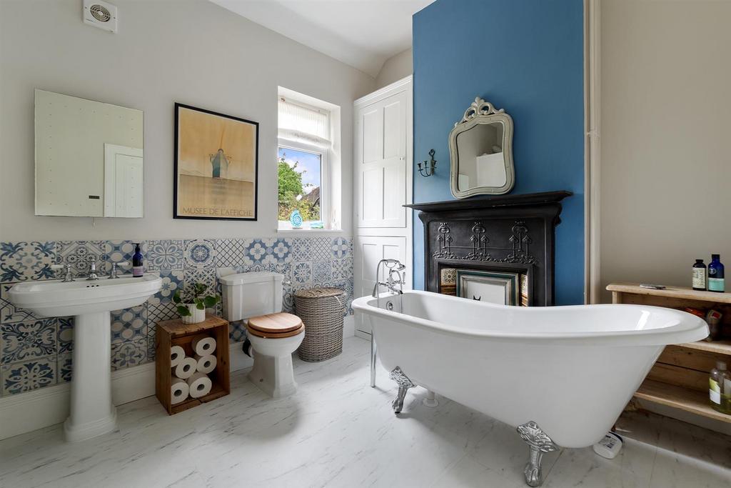 Fairacre.26.Family Bathroom