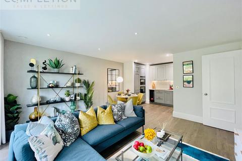 2 bedroom ground floor flat for sale, Trent Park, Enfield EN4
