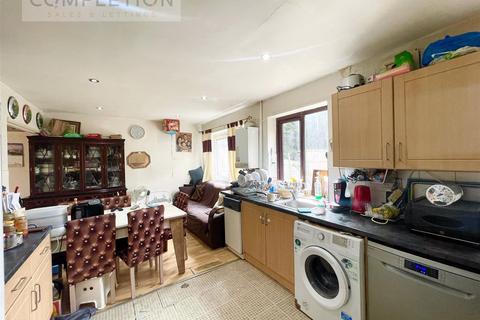 4 bedroom terraced house for sale, Romany Gardens, London E17