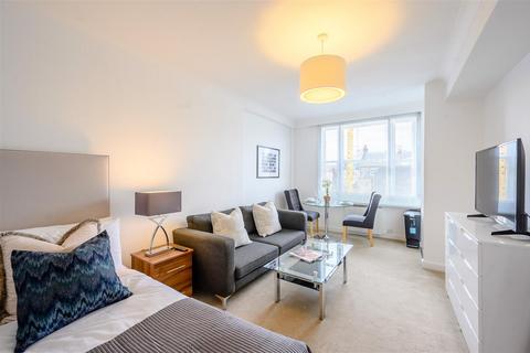 Studio to rent, Hill Street, Mayfair W1J