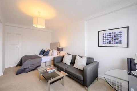 Studio to rent, Hill Street, Mayfair W1J