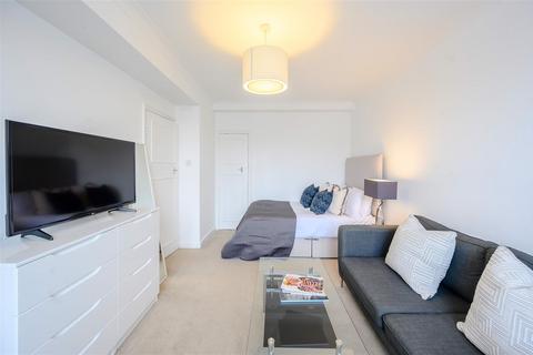 Studio to rent, Hill Street, Mayfair W1J