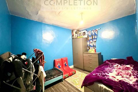 32 Roberts Road, London, E17 4LR