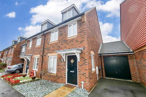 3 bedroom semi-detached house to rent, Clover Fields, Didcot OX11