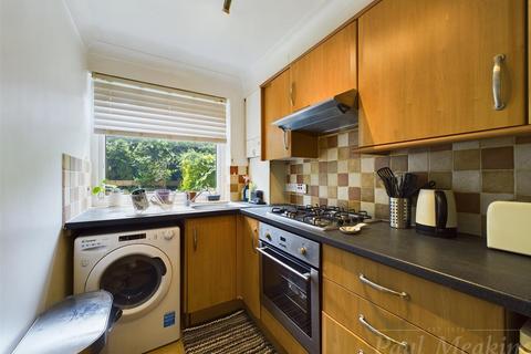 1 bedroom flat for sale, Holmbury Grove, Featherbed Lane, Croydon