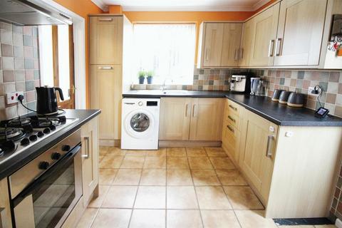 3 bedroom semi-detached house for sale, Ramshead Drive, Leeds LS14