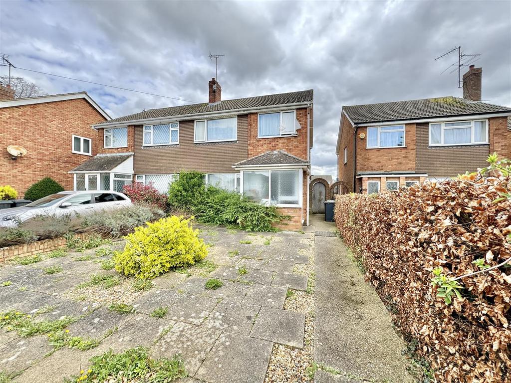 Sundon Park Road 3 bed semidetached house for sale £340,000
