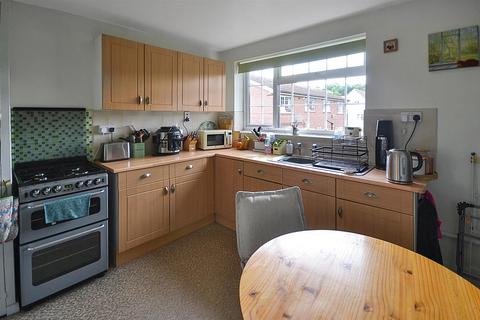 2 bedroom flat for sale, Fenimore Court, Radcliffe on Trent, Nottingham