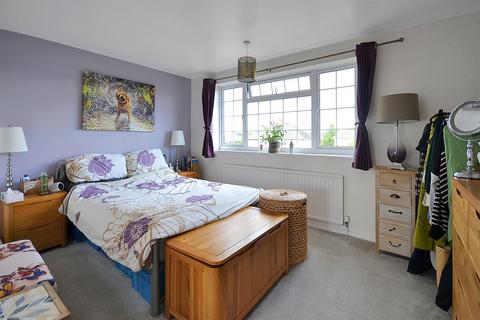 2 bedroom flat for sale, Fenimore Court, Radcliffe on Trent, Nottingham