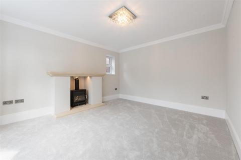 4 bedroom detached house to rent, Kents Close, Solihull