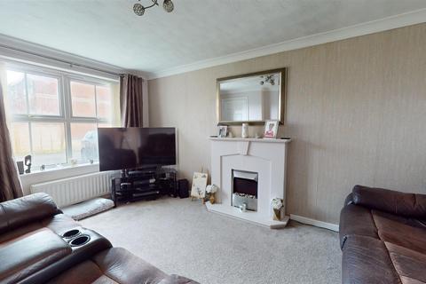 3 bedroom semi-detached house for sale, Coldbeck Drive, Buttershaw, Bradford
